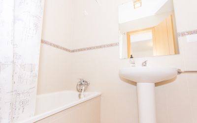 RT Apartamentos Chiclana baño alto