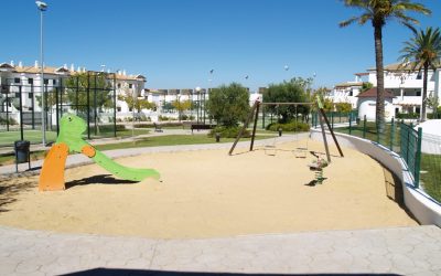RT Apartamentos Chiclana parque infantil